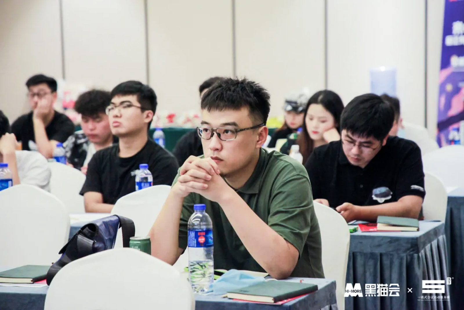 學(xué)員在認(rèn)真思考活動執(zhí)行模擬訓(xùn)練題