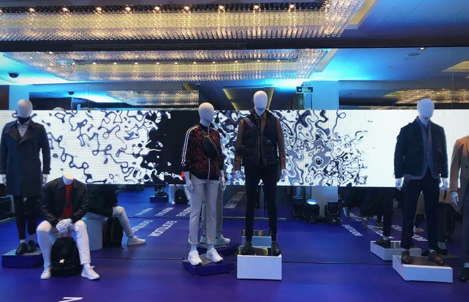 服裝展銷會展區(qū)