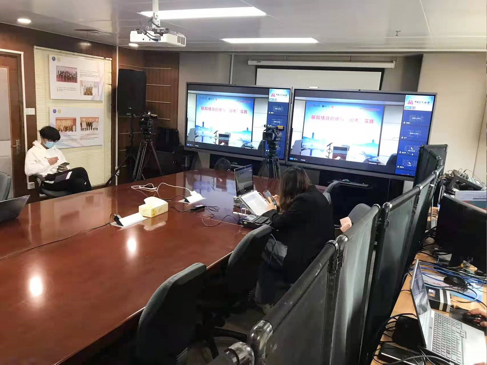 2021中國醫(yī)院質(zhì)量大會數(shù)字直播推流技術(shù)保障現(xiàn)場