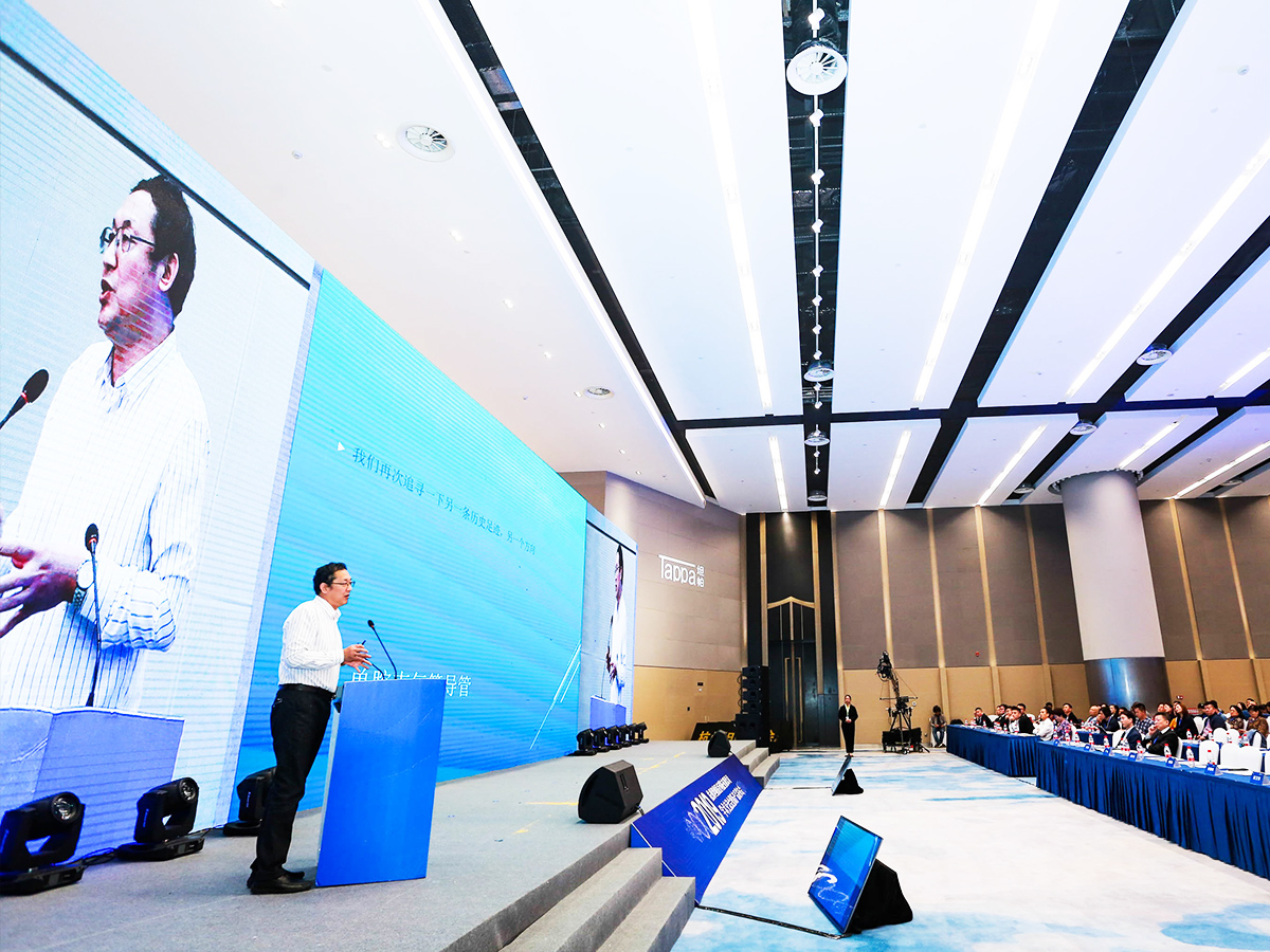 品牌發(fā)布會現(xiàn)場領(lǐng)導(dǎo)發(fā)言場景