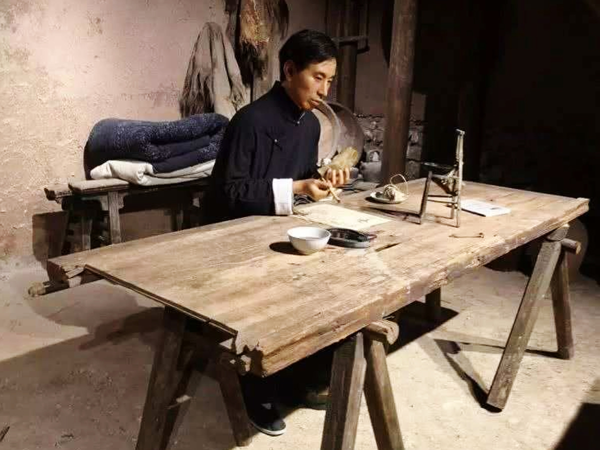 陳望道翻譯《共產(chǎn)黨宣言》場(chǎng)景再現(xiàn)