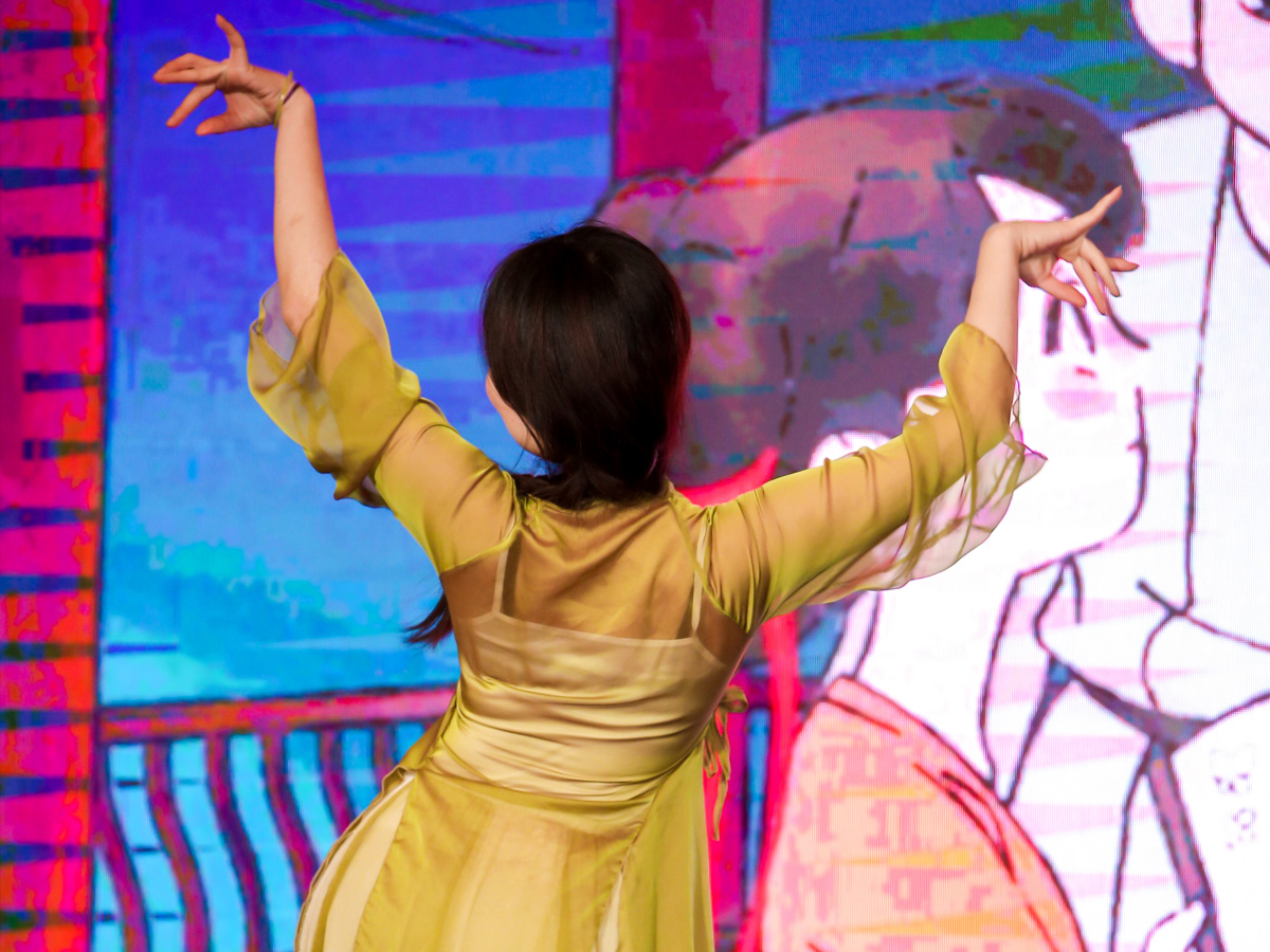 年會員工舞蹈表演節(jié)目