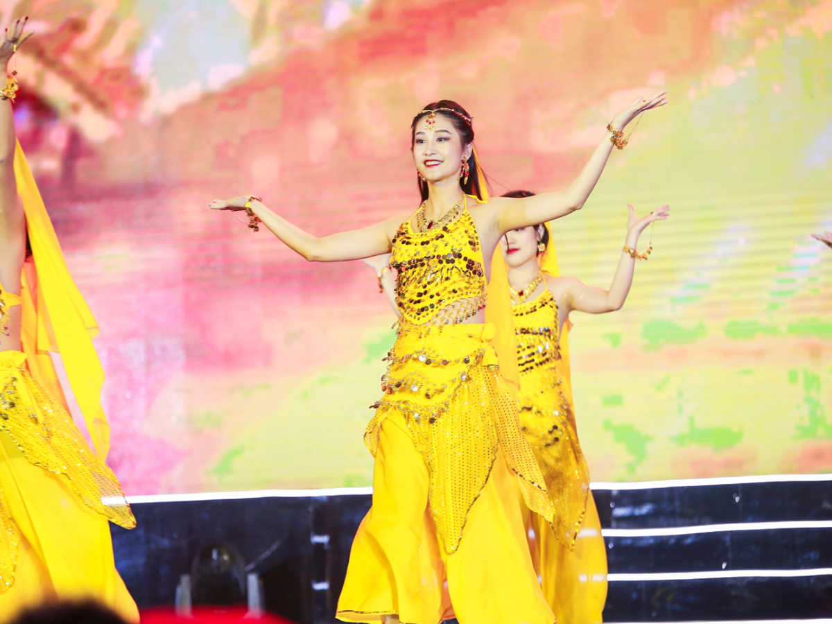 年會(huì)舞臺(tái)維吾爾族舞表演