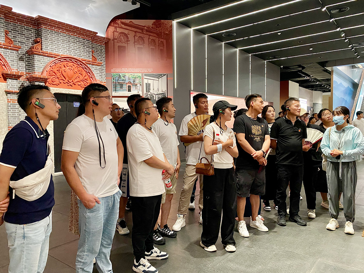 在南湖革命紀(jì)念館研學(xué)交流